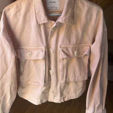 Pink cropped jeansjacke