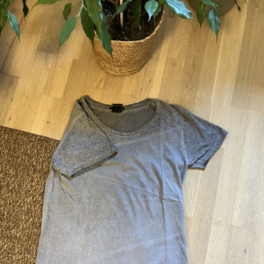T-SHIRT - grey