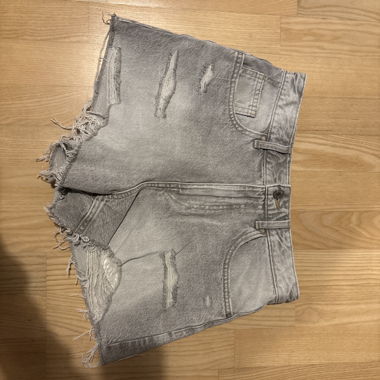 Graue kurze Hose bershka