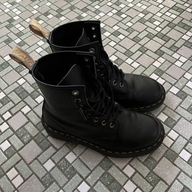 Dr. Martens Schnürstiefel