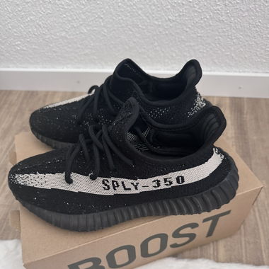 Yeezy Boost 350 V2