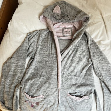 Gilet/accappatoio grigio a forma di gatto