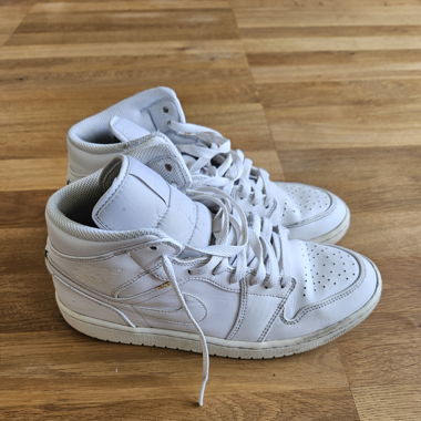 Basket Jordan blanche