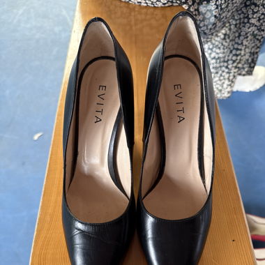 Pumps mit quadratischem Absatz