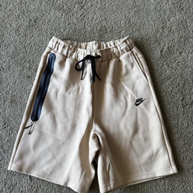 Nike Shorts beige