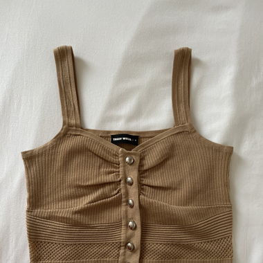 Top beige boutons