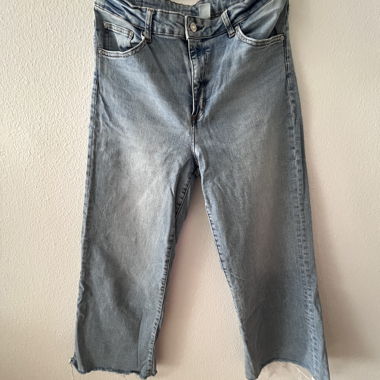 Frayed-Hem Jeans