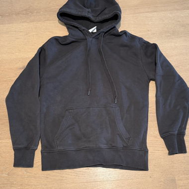 Schwarzer Hoodie