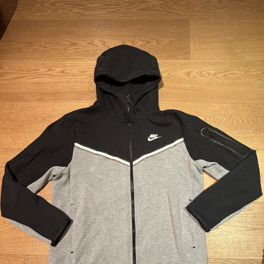 Nike Tech Fleece Hoodie Gr. M schwarz/grau  