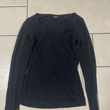 Schwarzes Langarmshirt