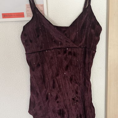 Top rot mit Paillette