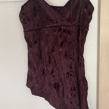 Top rot mit Paillette