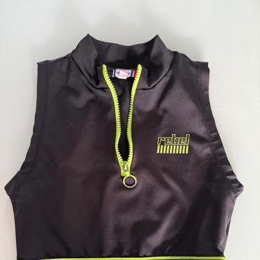 Crop top noir et vert fluo 