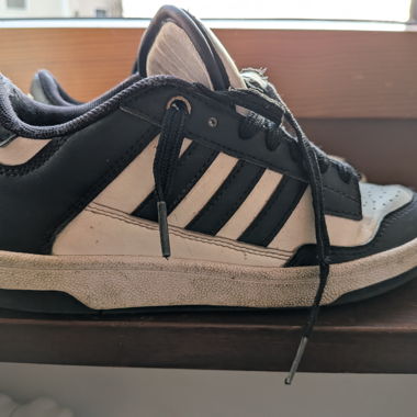 Sneakers Adidas nere e bianche