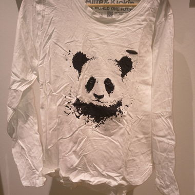 Long-sleeve sweat shirts