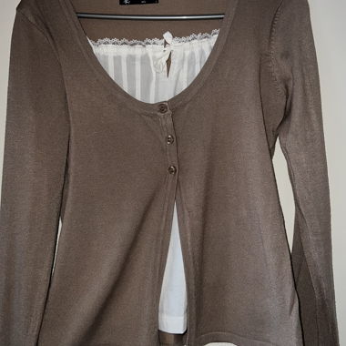 Cardigan brun à dentelle