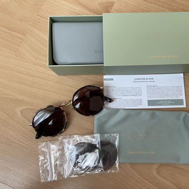 (Sonnen-)Brille Kapten & Son
