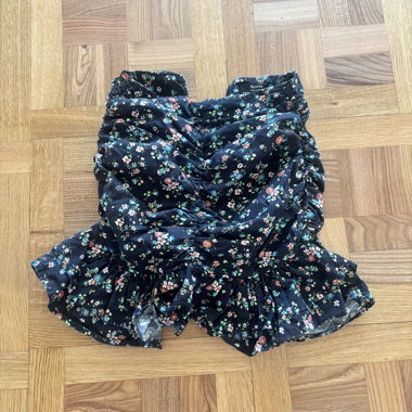 Gonna Bershka a portafoglio floreale con volant