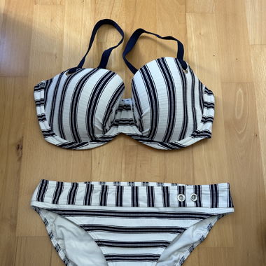 Blau weisser Bikini