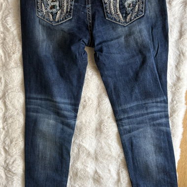 Gestickte Miss-Me-Jeans