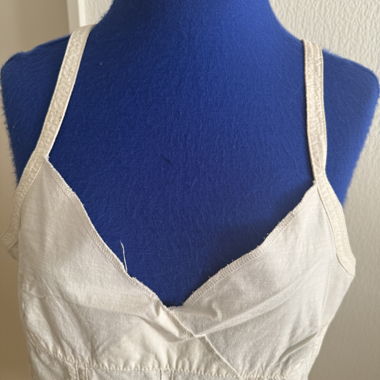 Robe d'été midi blanche à fines bretelles