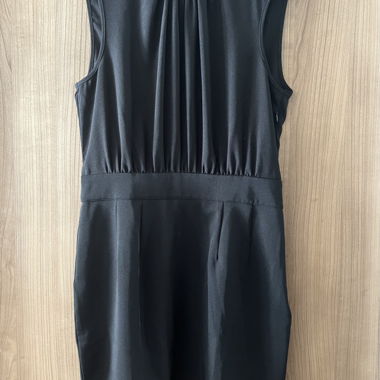 Schwarzes Kleid