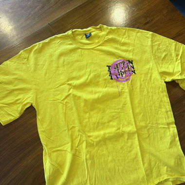 T-shirt graphique jaune