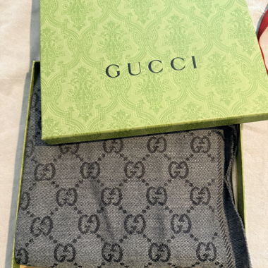 Sciarpa Gucci in lana grigia