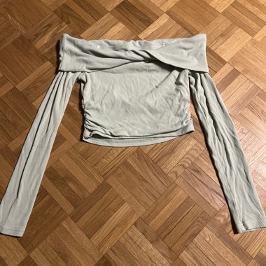 Top scollato manica lunga