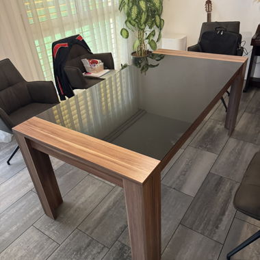 Glas Esstisch mit Holzgestell