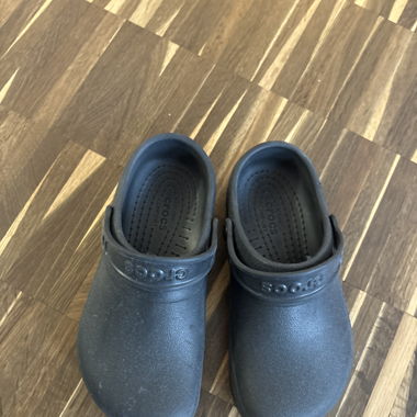 Crocks black