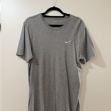 T-shirt Nike gris