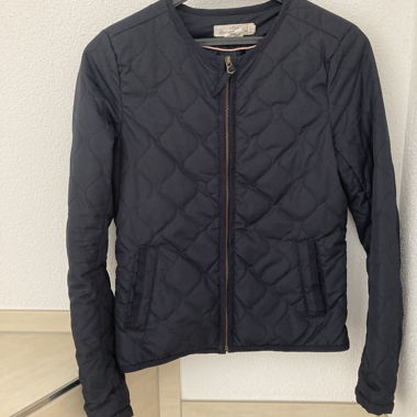 Gesteppte leichte Jacke in Marineblau