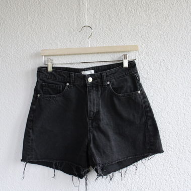 Schwarze Jeansshorts