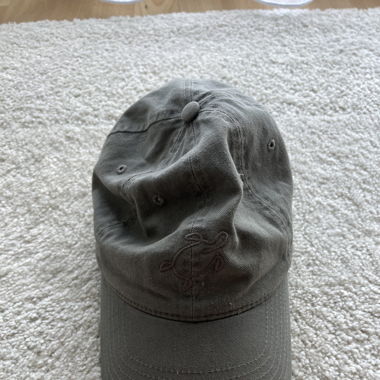 Casquette avec tortue