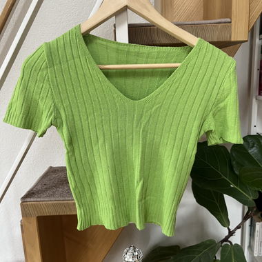 Grünes Top