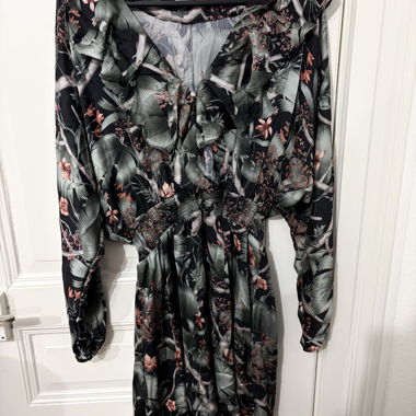 H&M dunkel gemustertes Minikleid mit Blumenprint