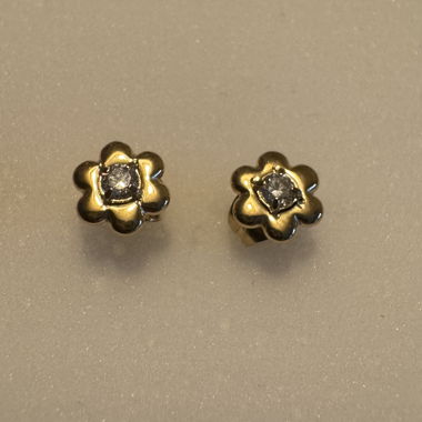 Gold-coloured Flower Stud Earrings with Stone