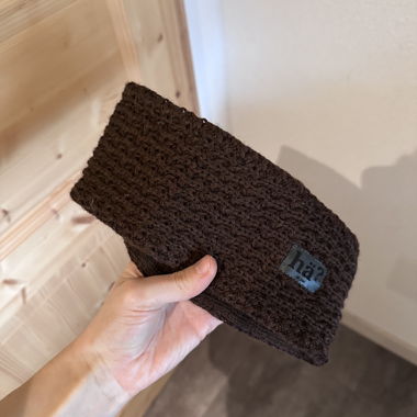 Braunes Strickbandeau