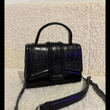 Borsa Zara a tracolla nera effetto coccodrillo