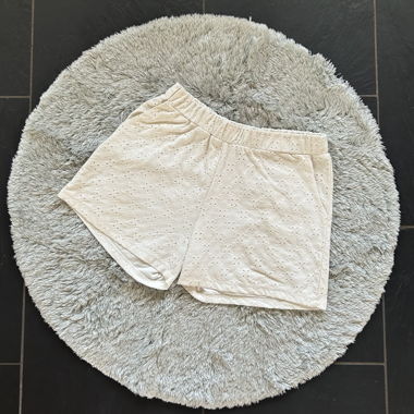 Short court à poche blanc élastique type dentelle 
