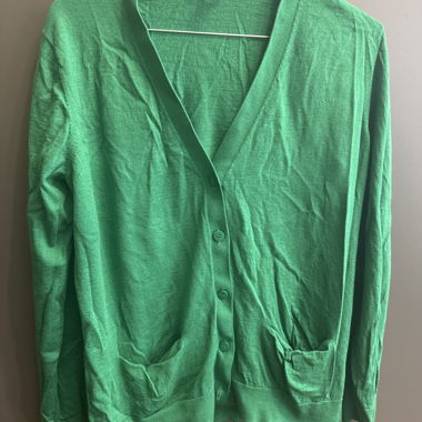 Leichter grüner Cardigan mit Knöpfen