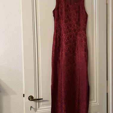 Elegantes Partykleid aus Seide