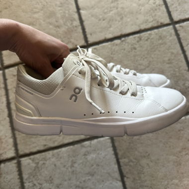 Baskets On Cloud blanches