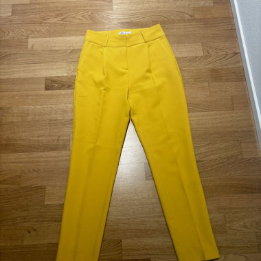 Yellow tailored trousers