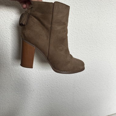 Bottines à talons suédées camel