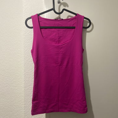 Débardeur fuschia avec doublure niveau pointeine
