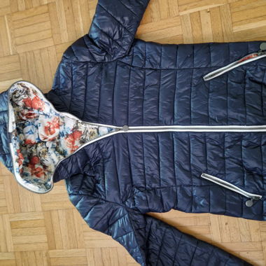Doudoune légère bleue à capuche mi saison 