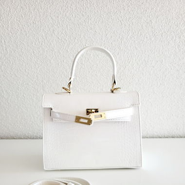 Tailor-made leather handbag