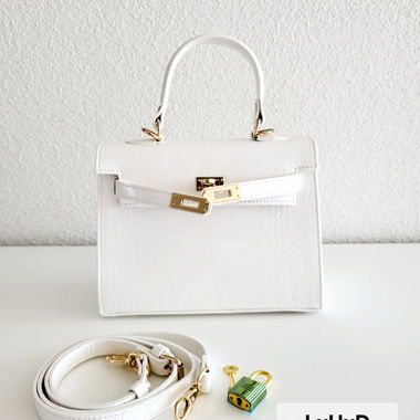 Tailor-made leather handbag